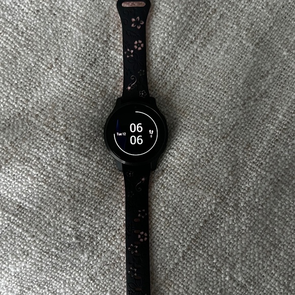 Garmin Venu 2S - Picture 1 of 4